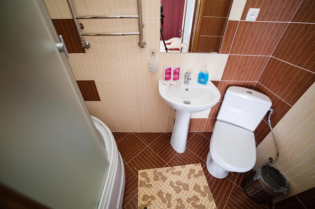 Corner House Hotel Lutsʼk Zewnętrze zdjęcie