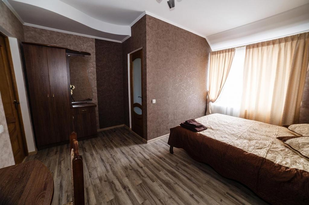 Corner House Hotel Lutsʼk Zewnętrze zdjęcie