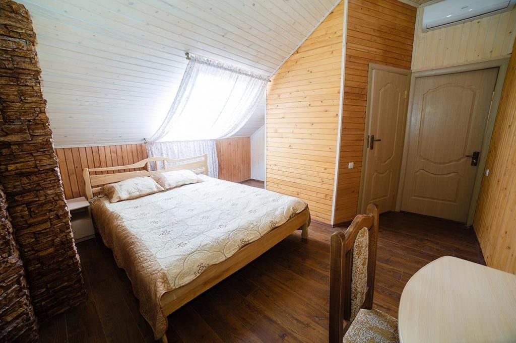 Corner House Hotel Lutsʼk Zewnętrze zdjęcie