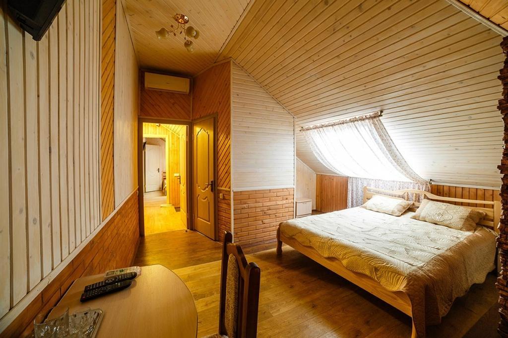 Corner House Hotel Lutsʼk Zewnętrze zdjęcie