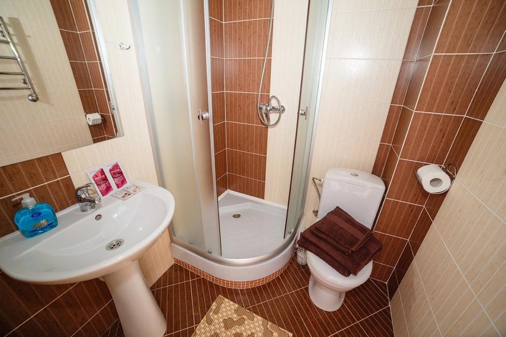 Corner House Hotel Lutsʼk Zewnętrze zdjęcie
