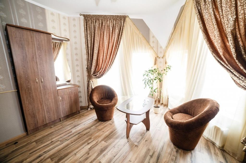 Corner House Hotel Lutsʼk Zewnętrze zdjęcie