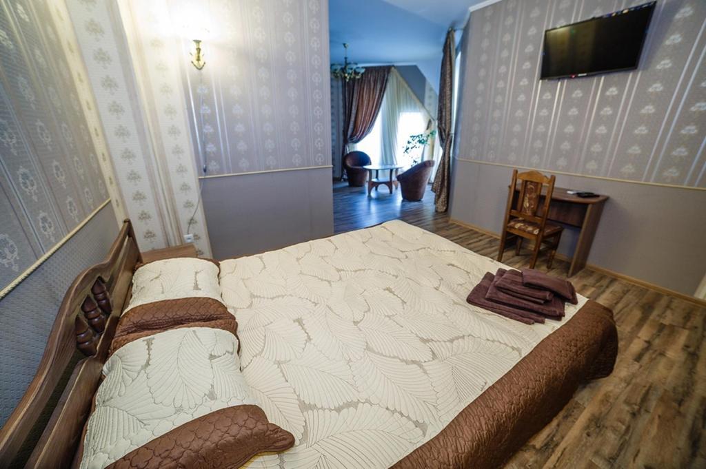 Corner House Hotel Lutsʼk Zewnętrze zdjęcie